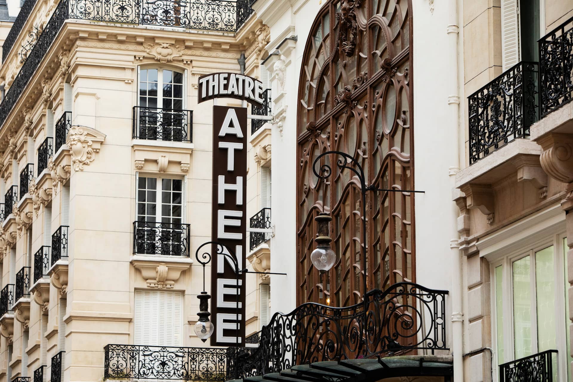 Théâtre Athénée, proche de l'hôtel Cordélia
