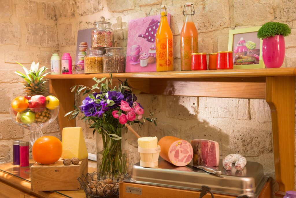 Petit-déjeuner à l'hôtel Cordélia