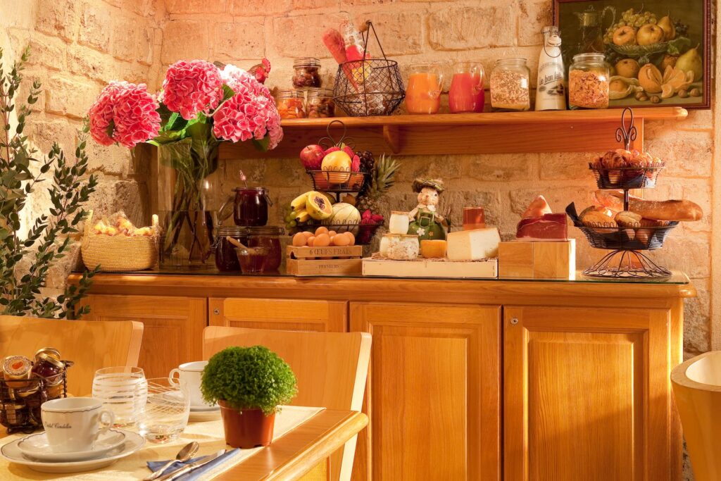 Petit-déjeuner à l'hôtel Cordélia